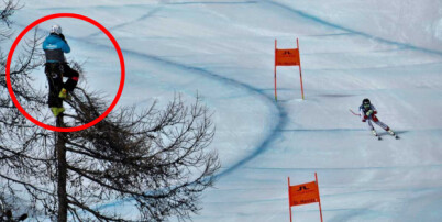 I trærne over løypa henger trenerne. Det er det én veldig god grunn til